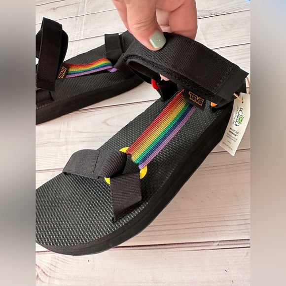 TEVA Universal Midform Pride Sandals | Men’s 11 | NWT Rainbow LGBTQ Comfortable - Picture 8 of 10